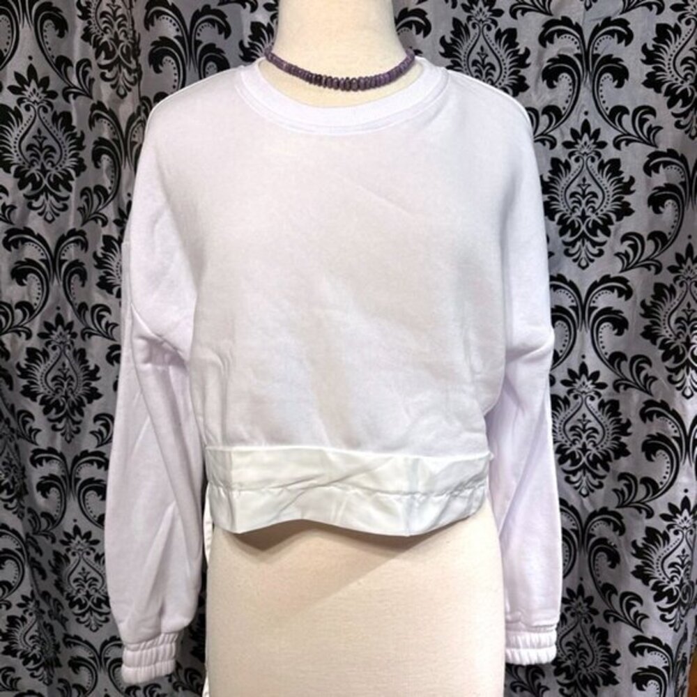 Miss Selfie White XL Cropped Sweatshirt NWT